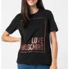 Tениска с овално деколте и бляскава щампа Love Moschino