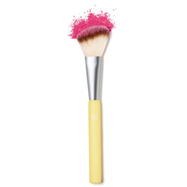 3INA Tools The Angle Blush Brush Скосена четка за руж 1 бр. на ниска цена