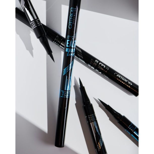 Catrice It's Easy Black Liner течни очни линии цвят 010 BLACKEST BLACK 1 мл. купи на топ цена