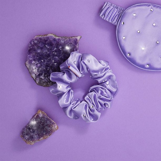 Crystallove Crystalized Silk Scrunchie копринен ластик за коса боя Lilac 1 бр. купи на топ цена