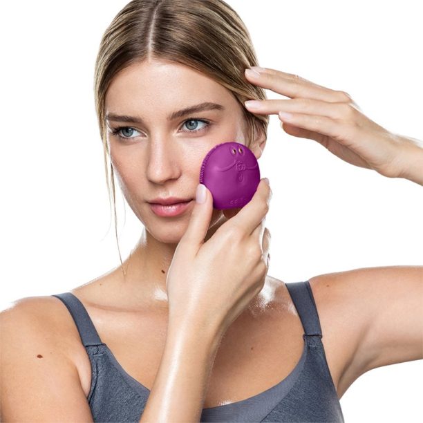 FOREO Luna™ Fofo интелигентна четка за почистване на лице за всички типове кожа на лицето Purple купи на топ цена