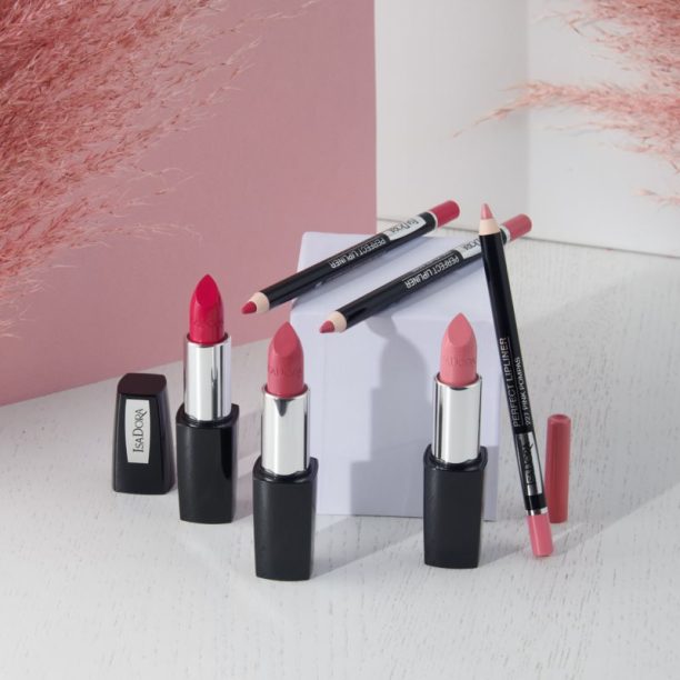 IsaDora Perfect Moisture Lipstick овлажняващо червило цвят 215 Classic Red 4