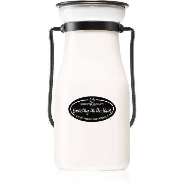 Milkhouse Candle Co. Creamery Dancing in the Rain ароматна свещ  Milkbottle 227 гр.