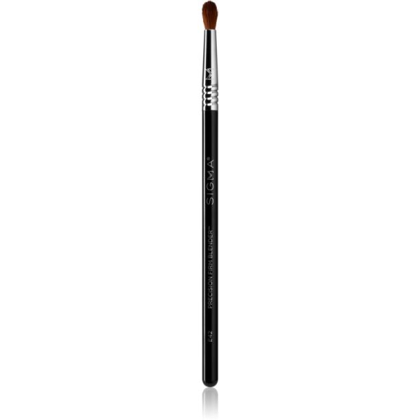 Sigma Beauty E42 четка за точно нанасяне на сенки за очи 1 бр.