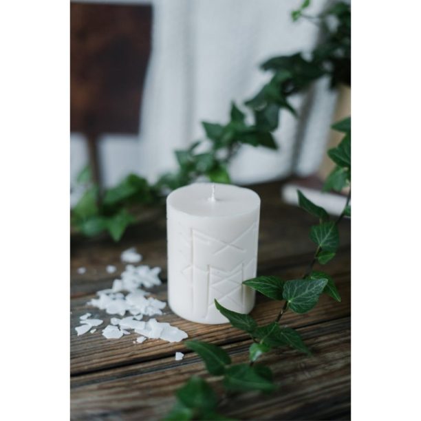 Smells Like Spells Rune Candle Norns ароматна свещ  (luck/success) 300 гр. купи на топ цена