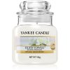 Yankee Candle Fluffy Towels ароматна свещ Classic средна 104 гр.