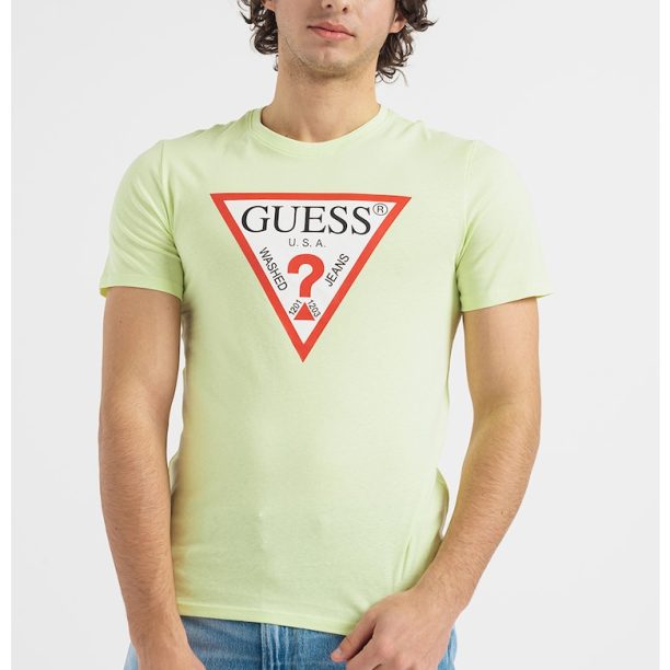 Вталена тениска с триъгълно лого GUESS JEANS