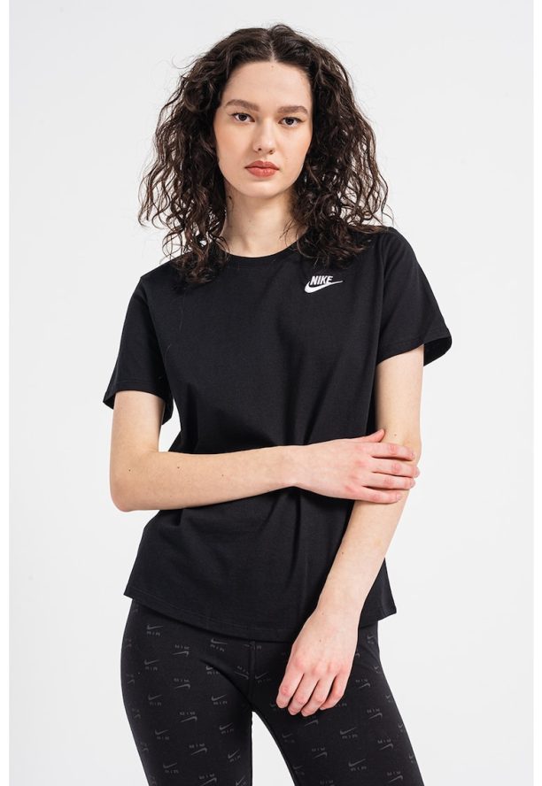 Тениска Sportswear Club Essentials с овално деколте Nike