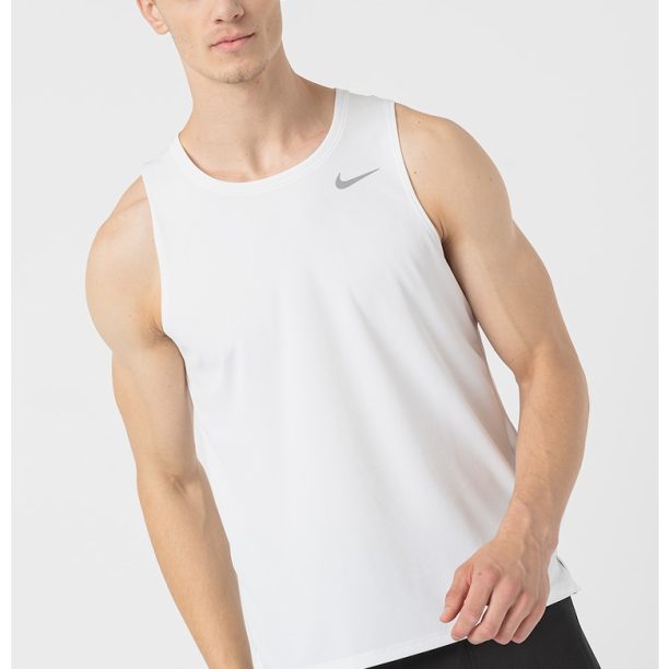 Топ за бягане с Dri-Fit и лого Nike