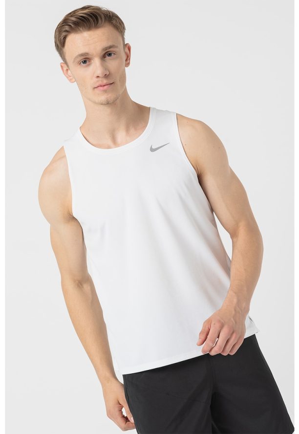 Топ за бягане с Dri-Fit и лого Nike