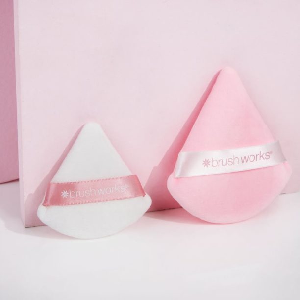 Brushworks Triangular Powder Puff Duo велурен тампон за пудра на ниска цена