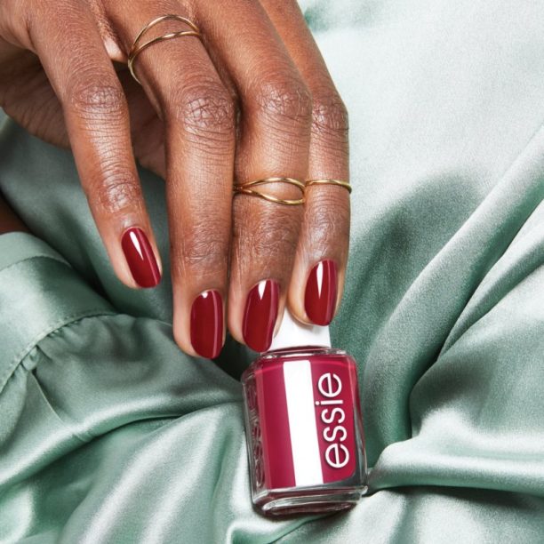 Essie wrapped in luxury лак за нокти цвят 877 wrapped in luxury 13