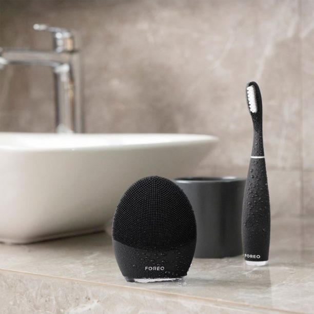 FOREO Issa™ 3 силиконова звукова четка за зъби Black купи на топ цена