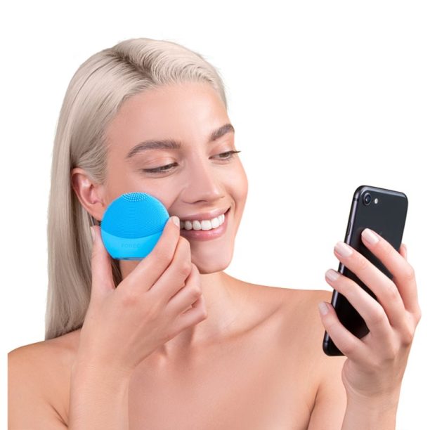 FOREO Luna™ Play Smart почистващ звуков уред с анти-бръчков ефект Aquamarine 1 бр. купи на топ цена