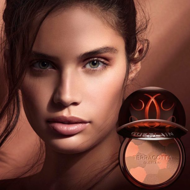 GUERLAIN Terracotta Light бронзираща озаряваща пудра цвят 04 Deep Cool 10 гр. купи на топ цена