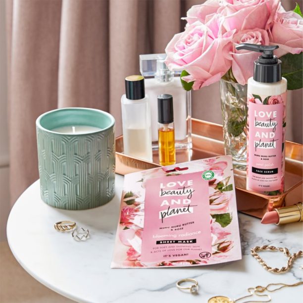 Love Beauty & Planet Blooming Radiance Muru Muru Butter & Rose платнена маска за озаряване на лицето 21 мл. купи на топ цена