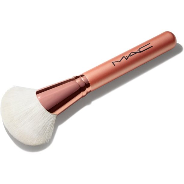 MAC Cosmetics 143S Bronzer Fan Brush четка за бронзант 1 бр. купи на топ цена