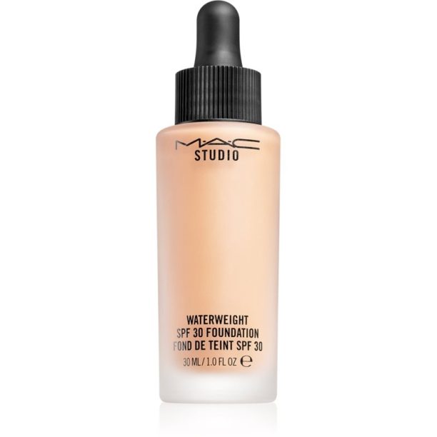 MAC Cosmetics  Studio Waterweight SPF 30 Foundation лек хидратиращ фон дьо тен SPF 30 цвят NW 22 30 мл. на ниска цена