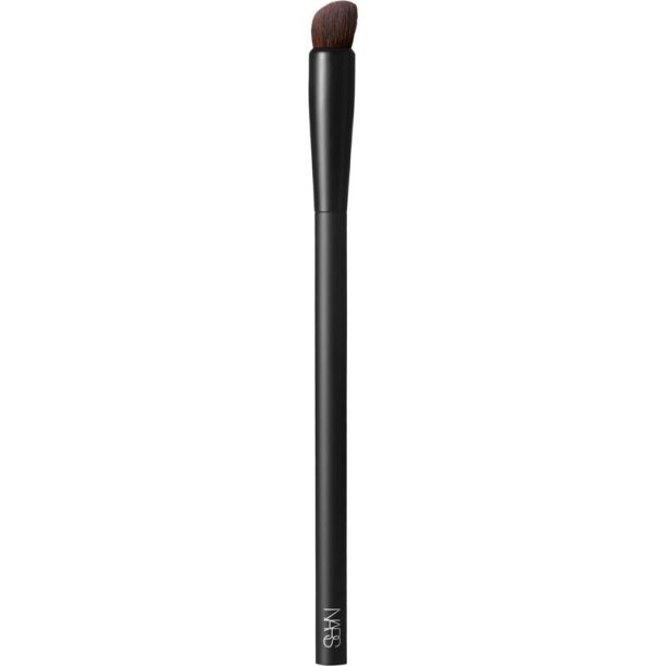 NARS High Pigment Eyeshadow Brush скосена четка за сенки за очи #24 1 бр. на ниска цена