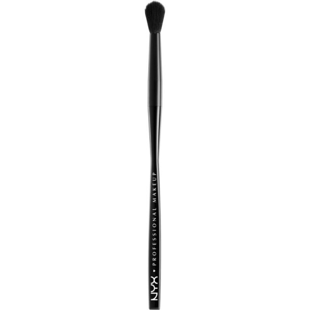 NYX Professional Makeup Pro Brush кръгла четка за сенки за очи 1 бр.