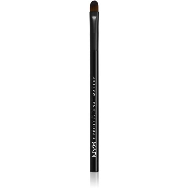 NYX Professional Makeup Pro Brush плоска четка за оформяне на детайли 1 бр.