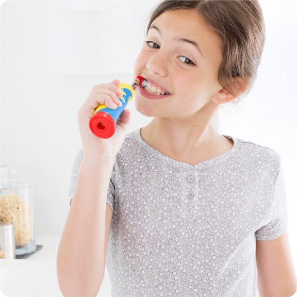 Oral B Vitality D100 Kids Frozen сменяеми глави много мека над 3 г. 2 бр. на ниска цена