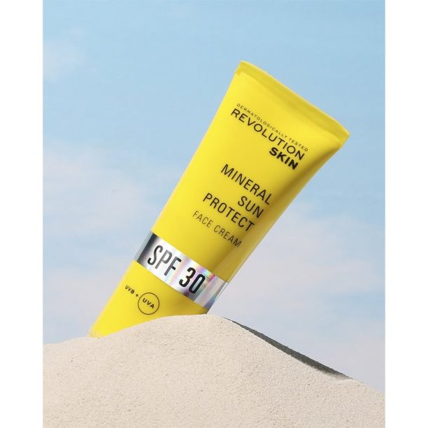 Revolution Skincare Sun Protect Mineral минерален защитен крем за чувствителна кожа SPF 30 50 мл. купи на топ цена