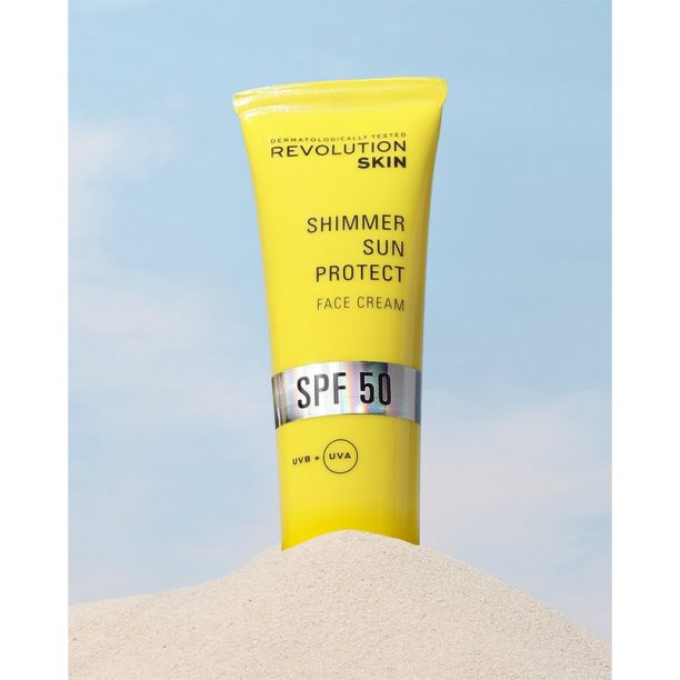 Revolution Skincare Sun Protect Shimmer озаряващ защитен крем SPF 50 50 мл. купи на топ цена