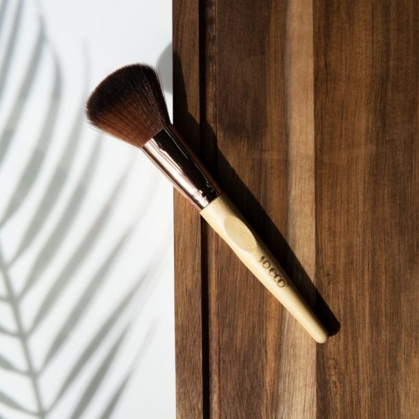 So Eco Blush Brush четка за лице с хипоалергенни влакна 1 бр. на ниска цена