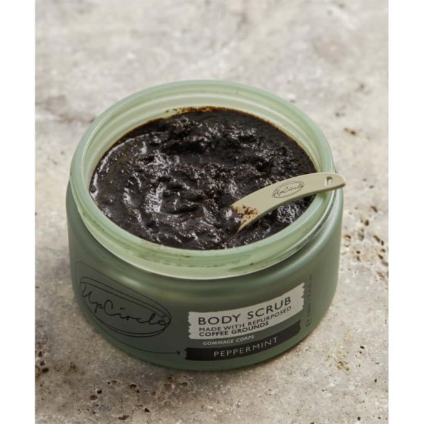 UpCircle Body Scrub Peppermint скраб за тяло с кафе под душа 220 мл. купи на топ цена