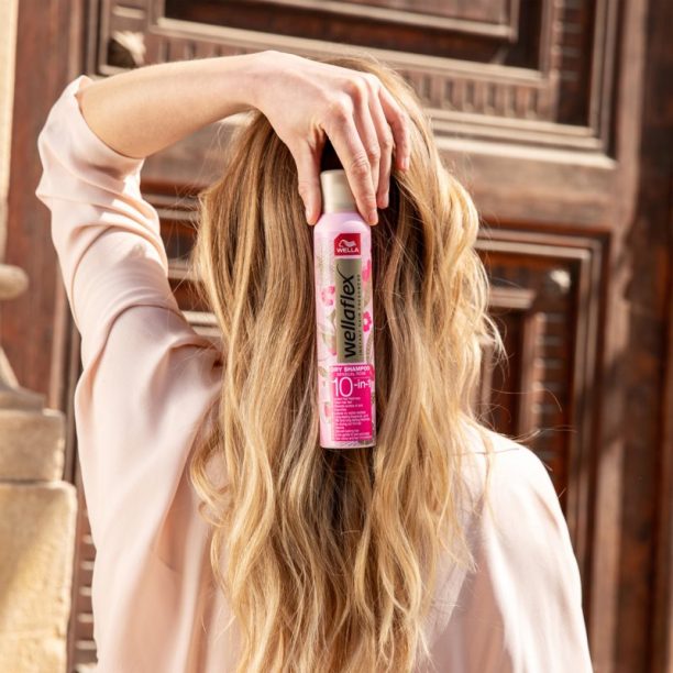 Wella Wellaflex Sensual Rose сух шампоан с нежен флорален аромат 180 мл. купи на топ цена