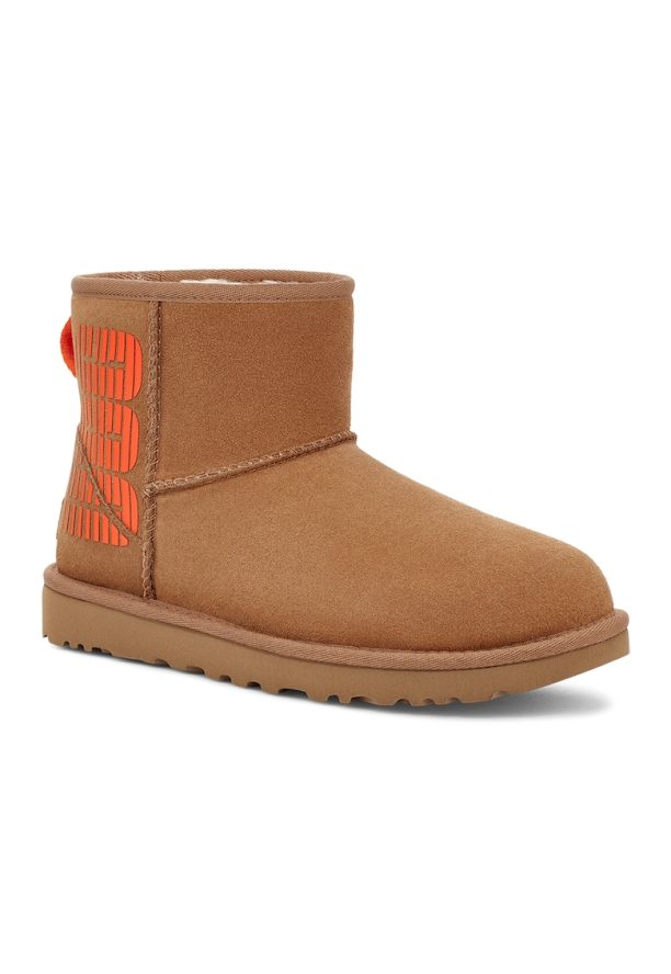 Велурени боти с лого UGG