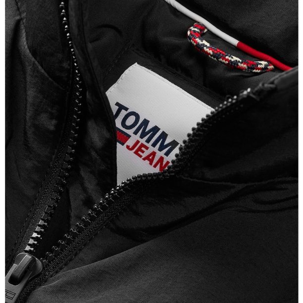 Подплатено зимо яке с висока яка Tommy Jeans