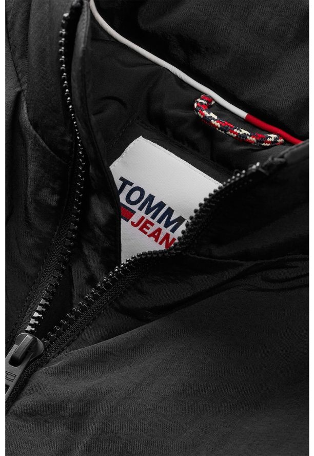 Подплатено зимо яке с висока яка Tommy Jeans