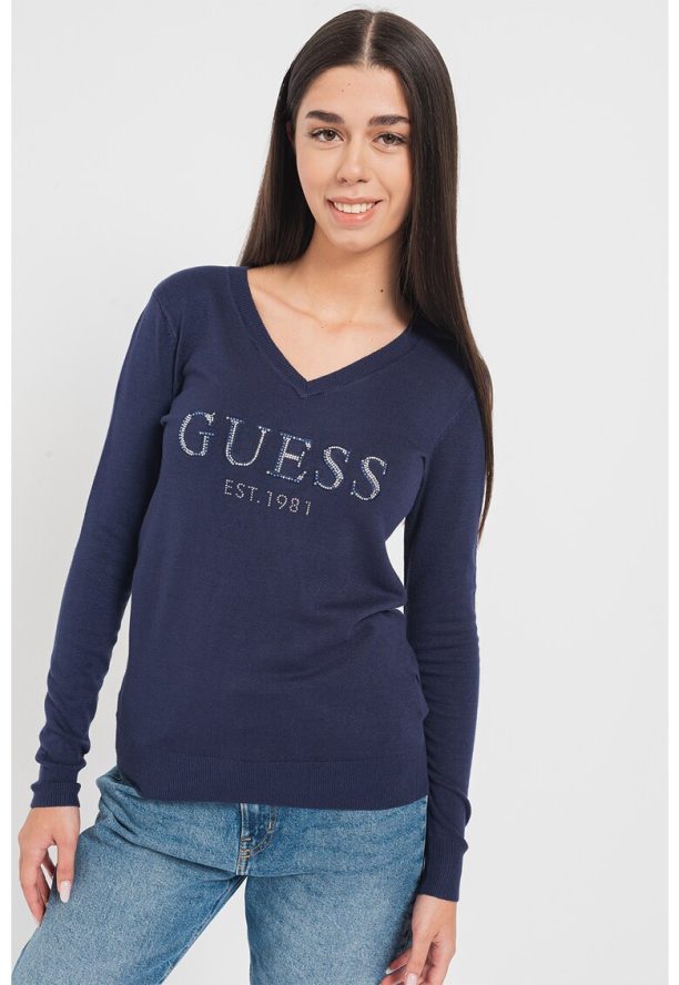 Пуловер с шпиц и декоративни камъни GUESS JEANS