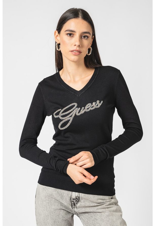 Пуловер с шпиц и декоративни камъни GUESS JEANS