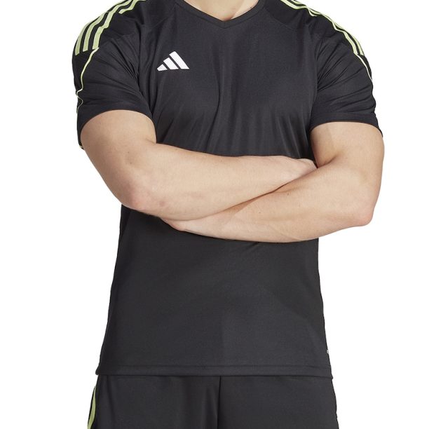 Футболна тениска Tiro с шпиц adidas Performance