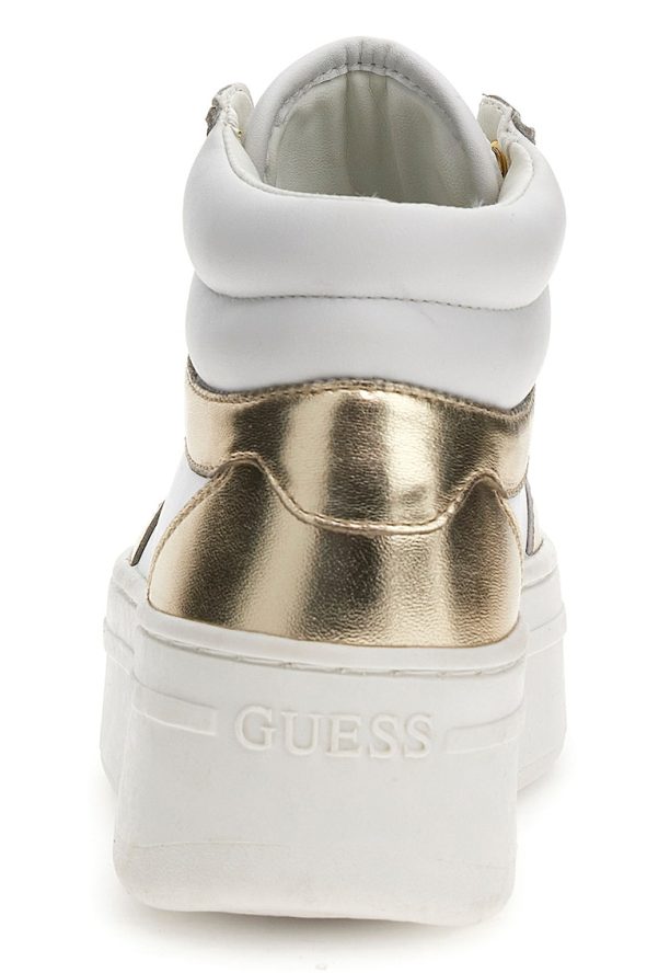 Кожени спортни обувки с лачени детайли Guess