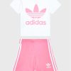 Комплект тишърт и спортни шорти adidas за Момичета