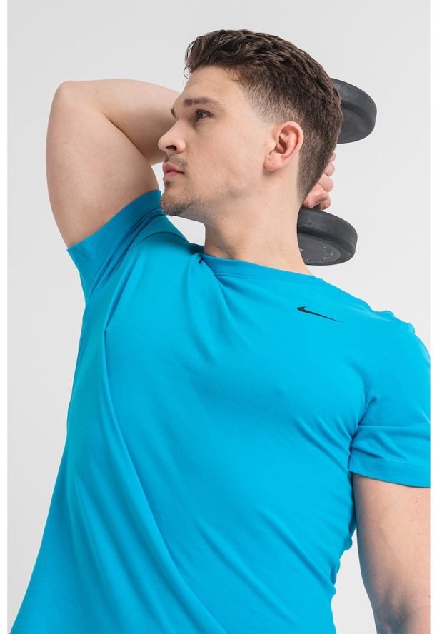 Фитнес тениска с овално деколте и Dri-FIT Nike