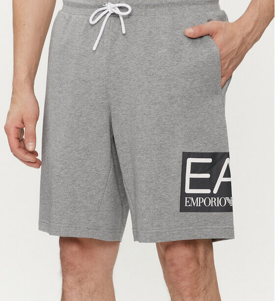 Спортни шорти EA7 Emporio Armani за Мъже