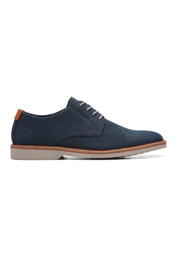 Кожени обувки Atticus тип Derby с овален връх Clarks