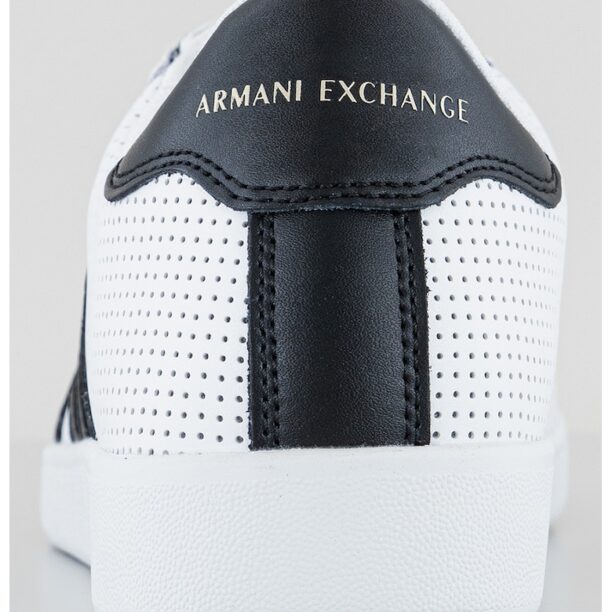 Кожени спортни обувки с перфорации и лого ARMANI EXCHANGE