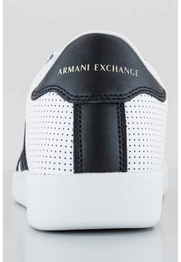 Кожени спортни обувки с перфорации и лого ARMANI EXCHANGE