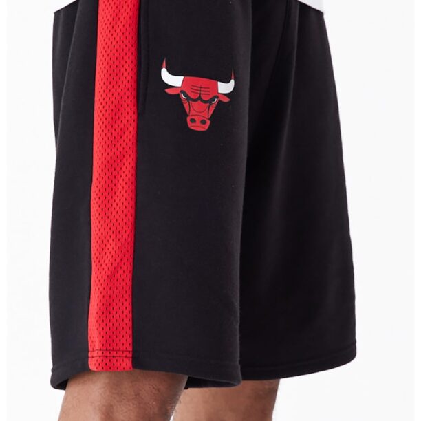 Къс панталон Chicago Bulls с мрежести тиранти New Era