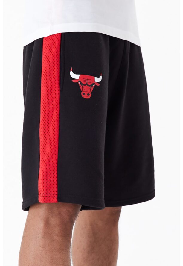 Къс панталон Chicago Bulls с мрежести тиранти New Era