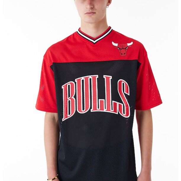 Тениска Chicago Bulls с шпиц и лого New Era