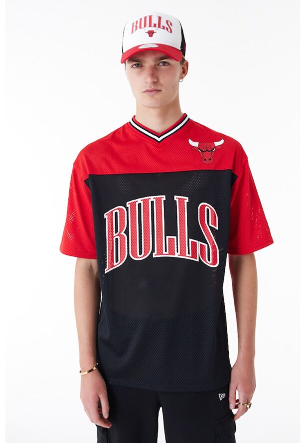 Тениска Chicago Bulls с шпиц и лого New Era