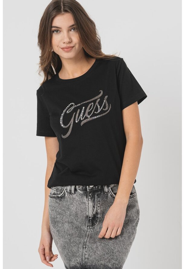 Тениска с бродирано лого и декоративни камъни GUESS JEANS