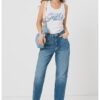 Топ с бродирано лого и декоративни камъни GUESS JEANS